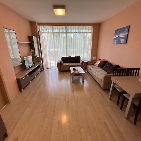 Lovely Apartments In Imanta With Free Parking Riga Exterior foto